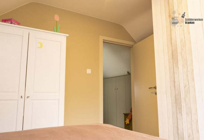 Schilderwerken Vranken Diensten: Afgelijnde schilderwerken in masterbedroom